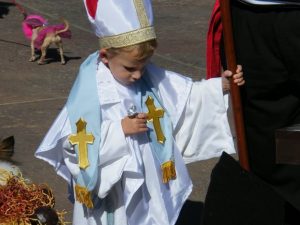 how to make pope costume